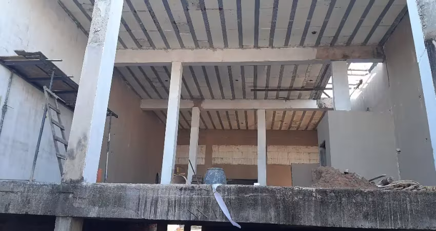 Barracão comercial inacabado, com 308 m2, a 80 m da av. joão naves de ávila