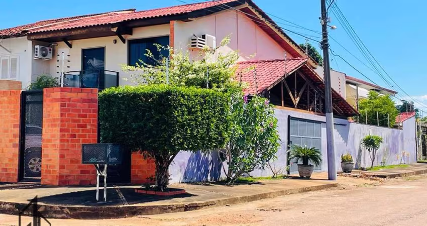 Sobrado com 2 dormitórios e uma suíte, bairro Rio madeira.