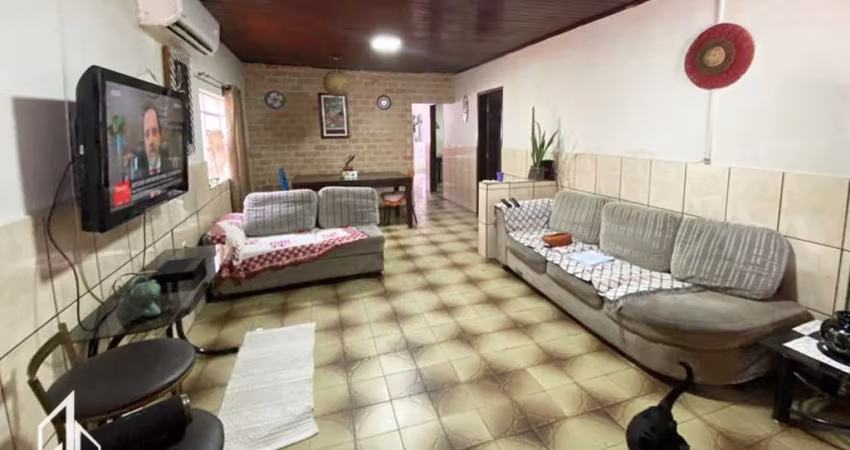 Casa com ótima localização e arborizada, no Conjunto Marechal Rondon, em frente ao Shopping