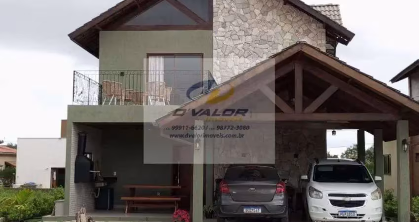 Vendo casa, porteira fechada, em condomínio fechado com 300m², 5 quartos, s/ 2 suítes e 4 vagas