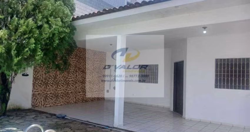 Vendo Casa com 159 m², 3 quartos s/ 1 suíte + DCE, sala p/ 2 ambientes, piscina e 3 vagas
