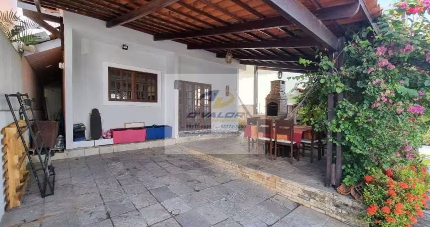 Vendo Casa, em Condomínio Fechado, com 100 m², 3 quartos s/ 1 suíte, espaço gourmet e 2 vagas