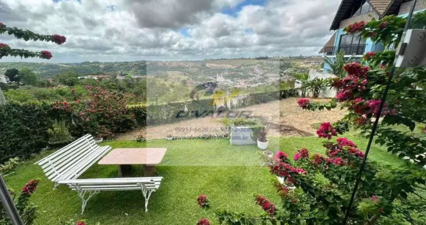 Vendo lindo Chalé com área total de 518 m², espaço gourmet e 3 vagas