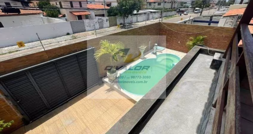 Vendo casa com 300m² construídos, na praia do Bessa, terreno de 12mX30m, 4 Suítes, 3 Vagas de Garagem