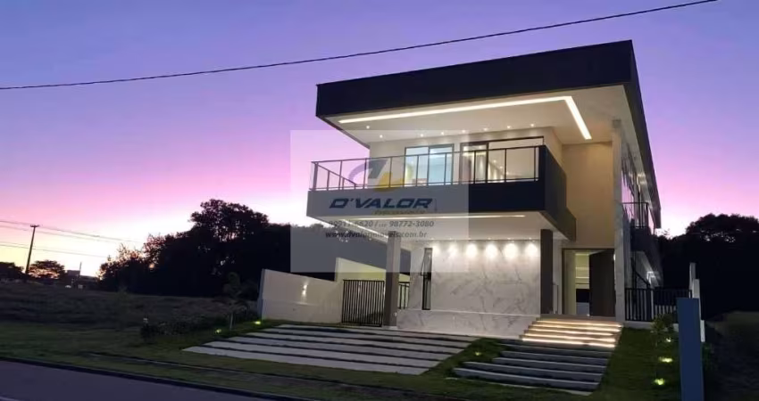 Vendo CASA em condomínio, com projeto da Arquiteta Sandra Moura, de 378 m² construídos,  05 Suítes, 3 Vagas