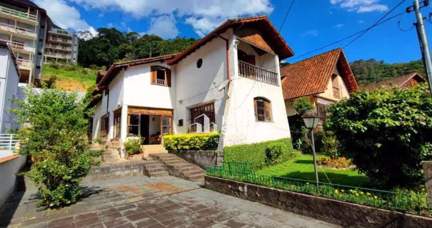 Casa à venda, 268 m² por R$ 900.000,00 - Cônego - Nova Friburgo/RJ