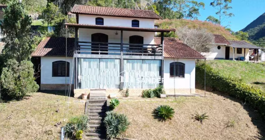 Casa com 4 dormitórios à venda, 192 m² por R$ 990.000,00 - Vale dos Pinheiros - Nova Friburgo/RJ