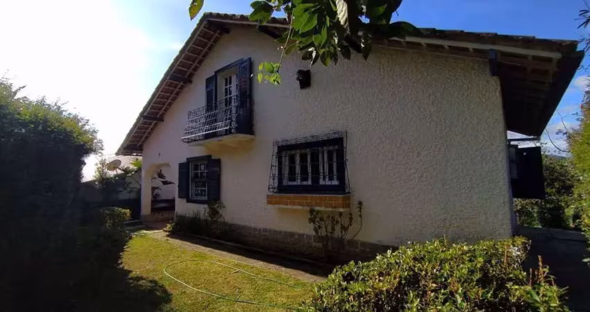 Casa com 3 dormitórios à venda, 281 m² por R$ 1.100.000,00 - Vale dos Pinheiros - Nova Friburgo/RJ