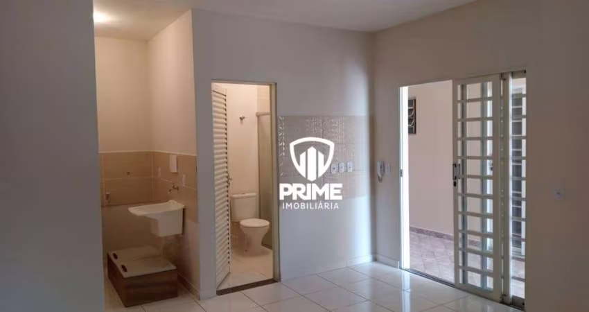 Kitnet com 1 quarto, sala , cozinha, banheiro com box Blindex, 1 vaga de garagem.