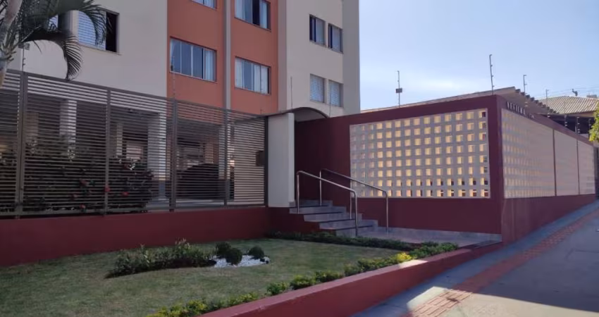 Apartamento à venda no Edifício Sevilha no centro de Londrina. Com 2 quartos, sala, cozinha, área de serviço, banheiro social, 1 vaga de garagem. comp