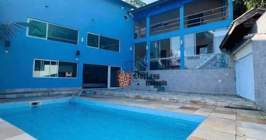 Sobrado com 4 suítes à venda por R$ 950.000 - Perequê-Mirim - Ubatuba/SP