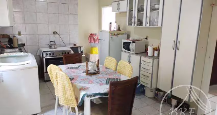Vendo casa de alvenaria de dois pisos a 500 mts das pontes.