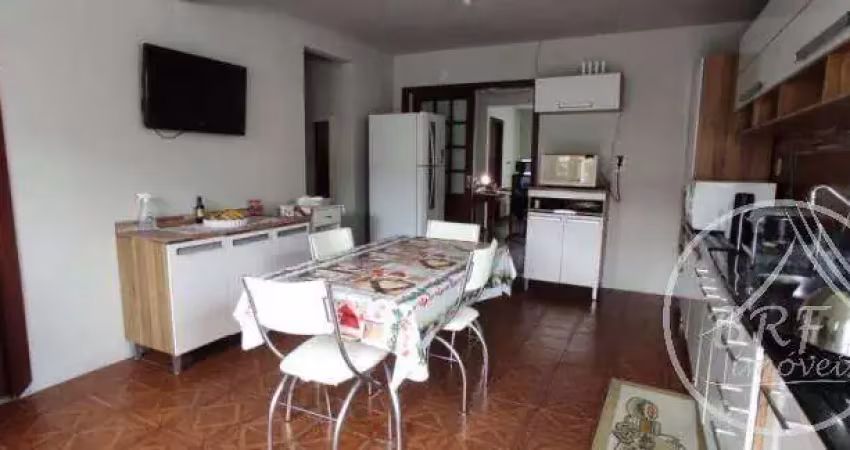 Vendo casa em serraria são josé sc de três dormitórios, sala e cozinha mais edícula