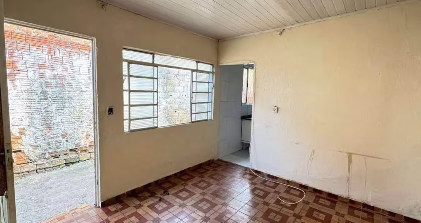 Casa á venda no Bairro Jardim Botucatu, em Sorocaba/SP
