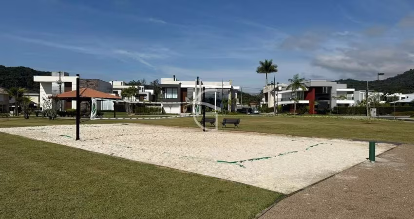 Terreno em Condomínio Fechado em Pirabeiraba!