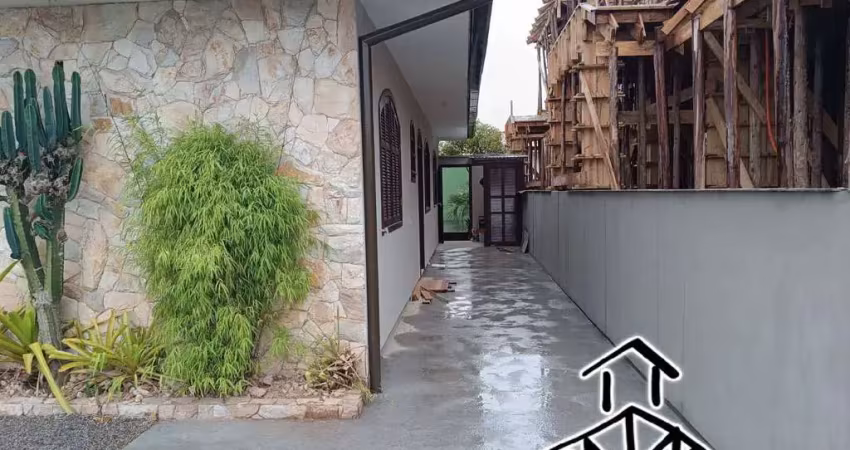 Locação anual aconchegante casa em carianos, florianópolis!
!