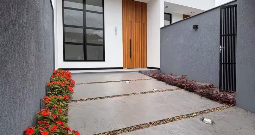 Casa com 3 dormitórios a venda no bairro iririú pronta para morar