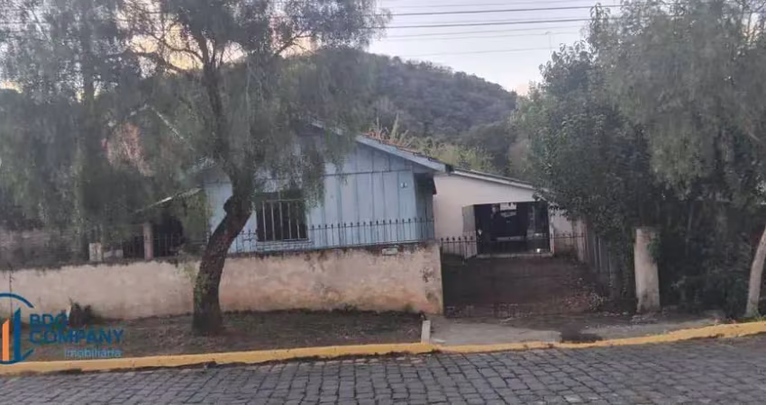 Otimo terreno no  rio bonito com 600 m sendo 10x60, 3  casas construidas.