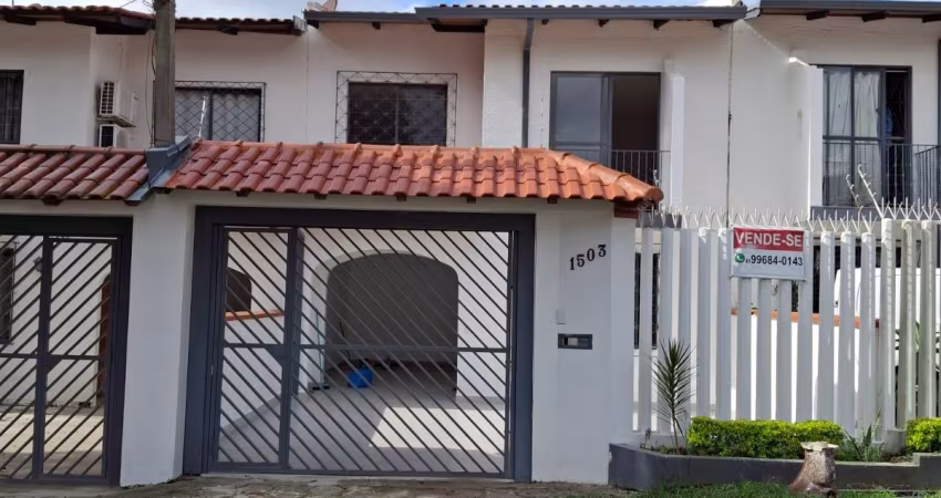 Sob reformado em condomínio, amplo espaço coletivo, ótimo para crianças.
