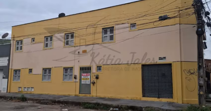Prédio duplex c/3 aptos mais 1 ponto comercial de esquina rende 4 locações