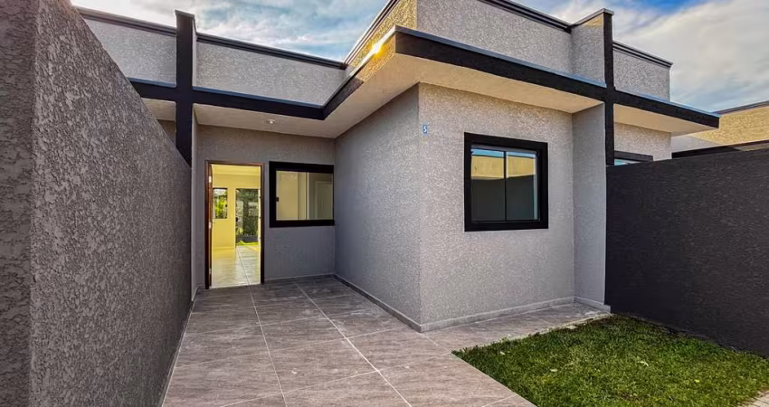 Casa à Venda com Terreno Amplo nos Fundos  Campo de Santana, Curitiba  PR