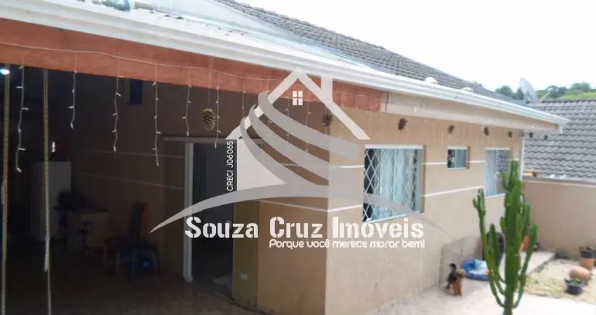Ótima Casa com 03 Quartos - com Garagem Coberta.