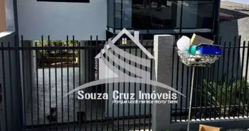 Sobrado de frente para rua com 03 quartos - terreno nos fundos.