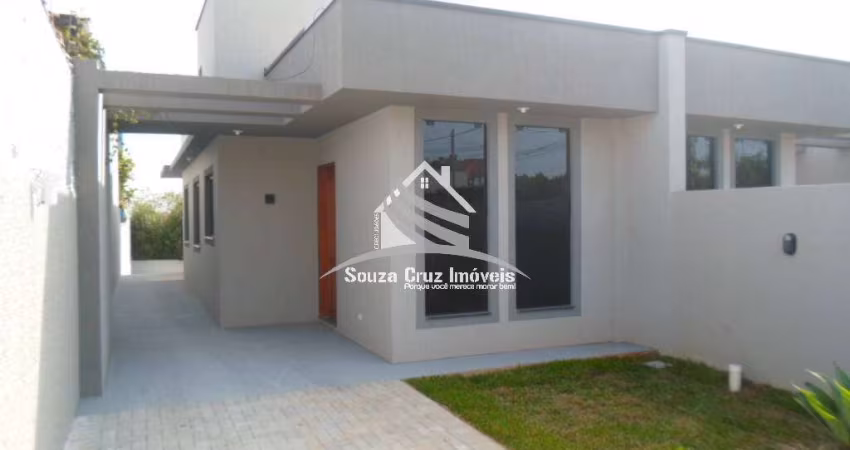 Casa com 03 Dormitórios (01 Suíte) - Frente para Rua - Amplo Terreno.