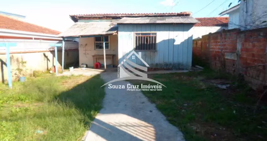 Terreno comercial/residencial em rua com grande fluxo de carros e pessoas.