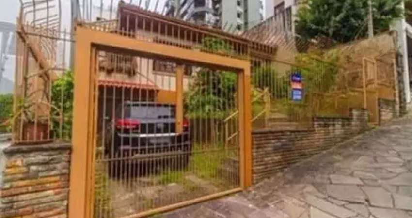 Casa com 3 quartos para alugar na Auxiliadora, Porto Alegre 