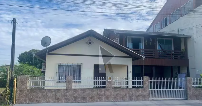 Casa com 4 dormitórios à venda, 168 m² por r$ 745.000 - centro - navegantes/sc