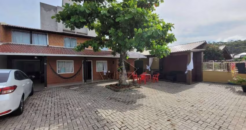 Casa com 5 dormitórios à venda, 298 m² por r$ 1.695.000,00 - meia praia - navegantes/sc