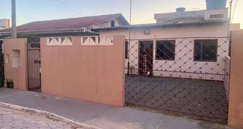 Casa com 3 dormitórios à venda, 61 m² por r$ 465.000 - centro - navegantes/sc