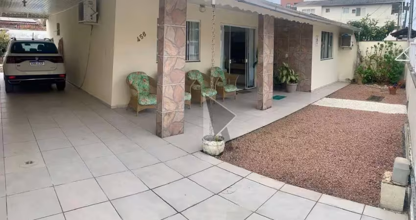Linda casa com 3 dormitórios à venda, 100 m² por r$ 640.000 - gravatá - navegantes/sc