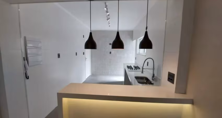 APTO REFORMADO 2 DORM, DEPENDÊNCIA COMPLETA , 1 VAGA  SANTOS