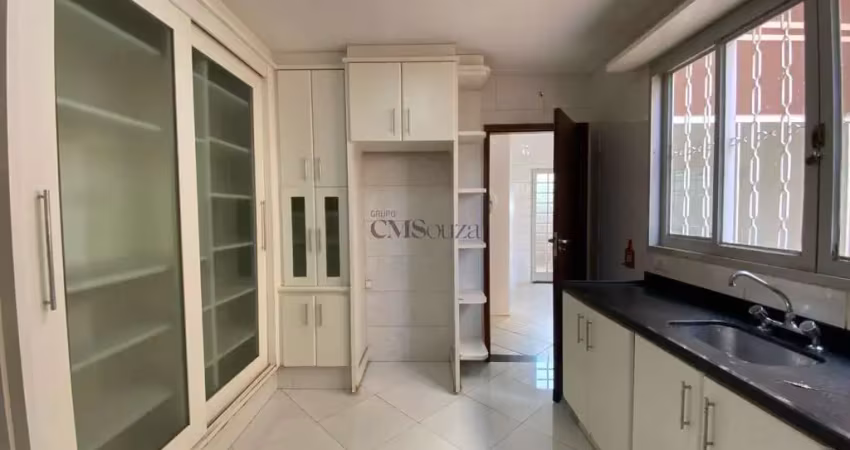 Casa em Condomínio - 4 dormitório - 230m²
