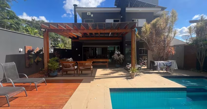 Casa à Venda no Condomínio Royal Forest - 185m²