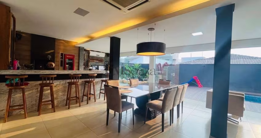 Casa em Condomínio 3 quartos - 300m² -