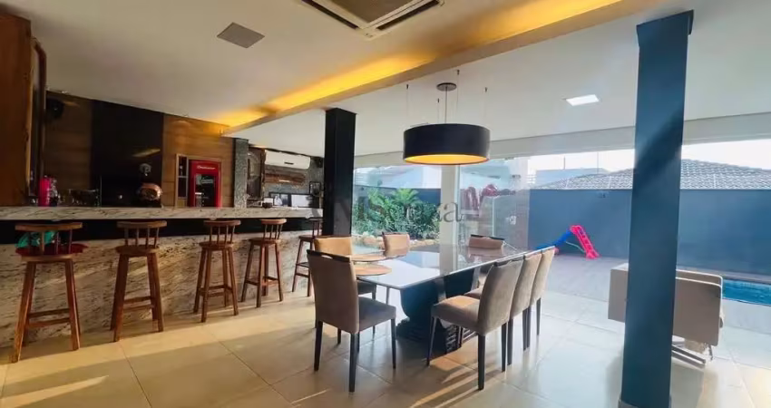 Casa em Condomínio 3 quartos - 300m² -