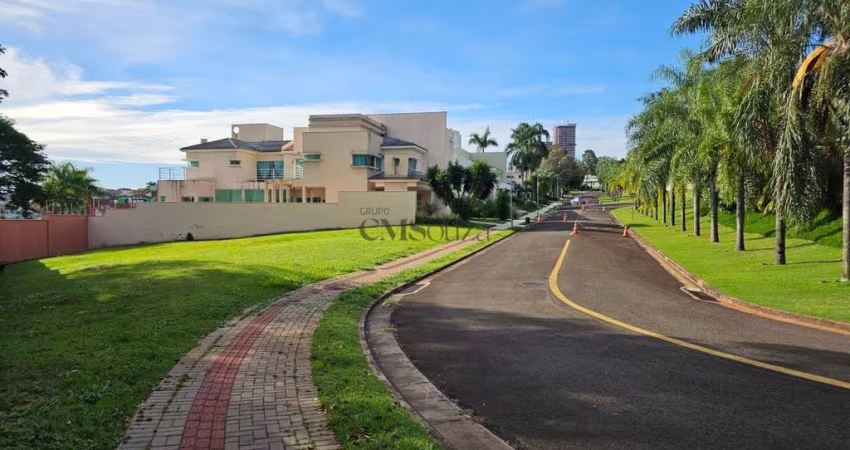 Terreno em Condomínio com 830m² à Venda