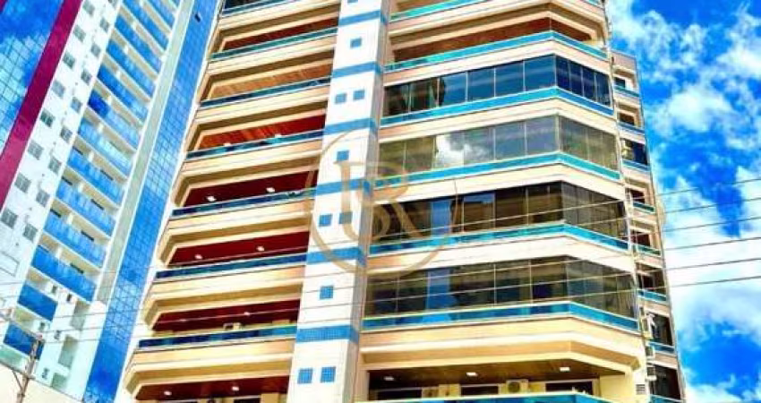 Apartamento a 50 metros do mar no bairro Meia Praia