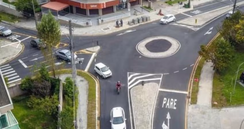 Sala comercial no Bairro Mercês/Vista Alegre com estacionamento - Curitiba