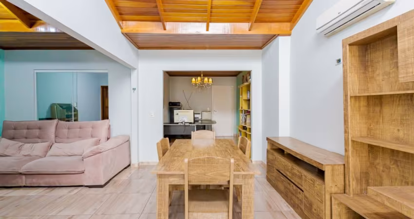 Casa à venda no bairro Afonso Pena, em São José dos Pinhais, 3 quartos, 1 suíte - Paraná.