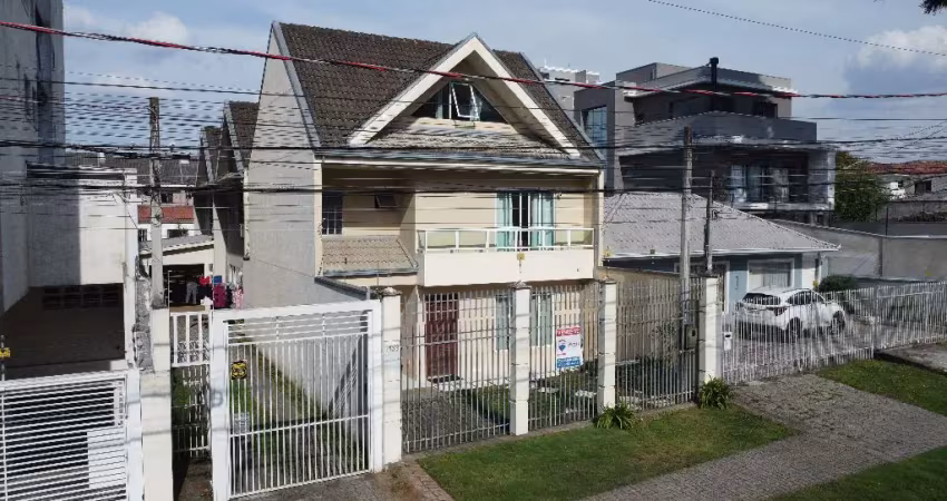 Sobrado triplex no água verde, 3 quartos e 3 suítes e com 2 vagas