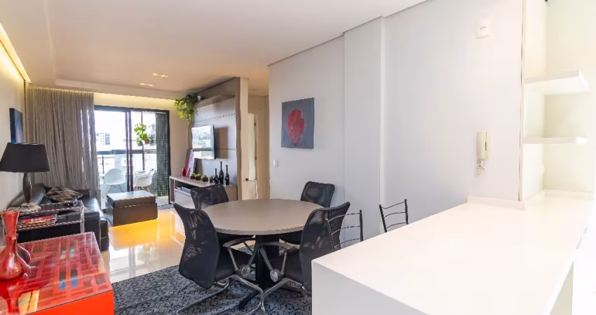 Apartamento ensolarado 3 quartos, 1 suíte e 2 vagas de garagem no Vila Izabel, Curitiba