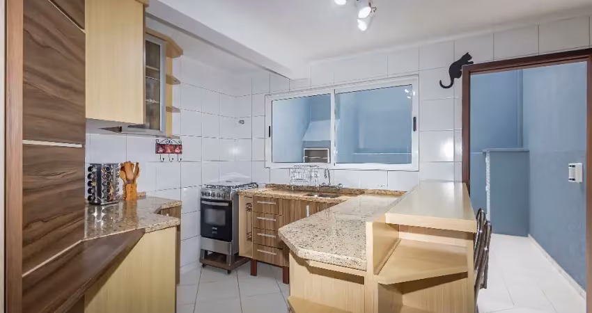 Sobrado Triplex em condominio, 3 quartos, suíte, 2 vagas,  Tingui - Curitiba/PR 
