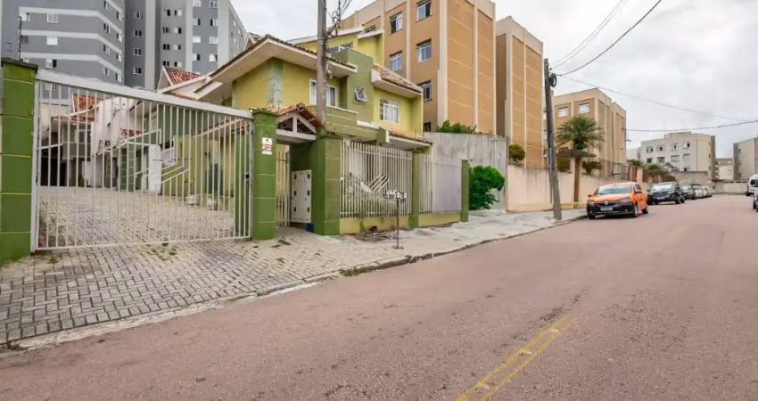 Sobrado triplex em condominio, 3 quartos, suíte, 2 vagas,  tingui - curitiba/pr 