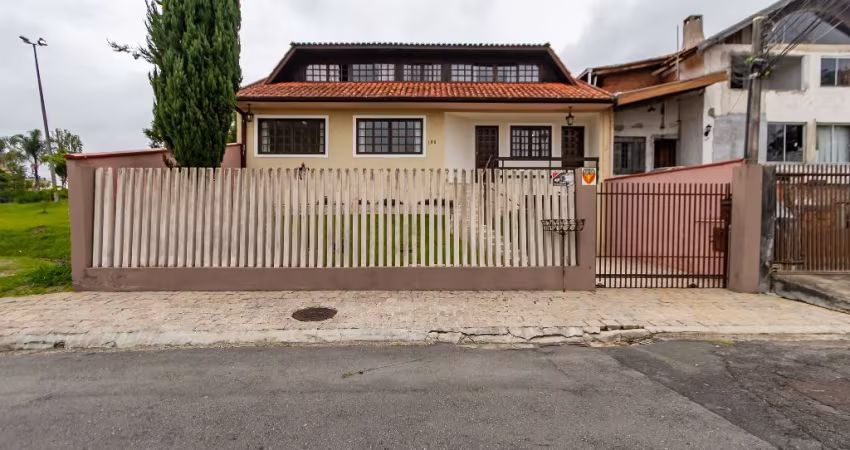 Casa no Bacacheri com 231m2, 4 quartos, 1 suíte, 3 vagas - Conjunto Solar