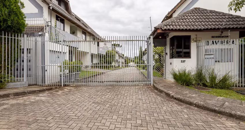 Sobrado Triplex em condomínio no São Lourenço