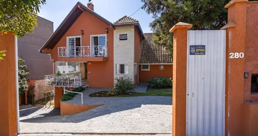 Casa linda em terreno amplo com 3 suítes  estacionamento grandeno pilarzinho